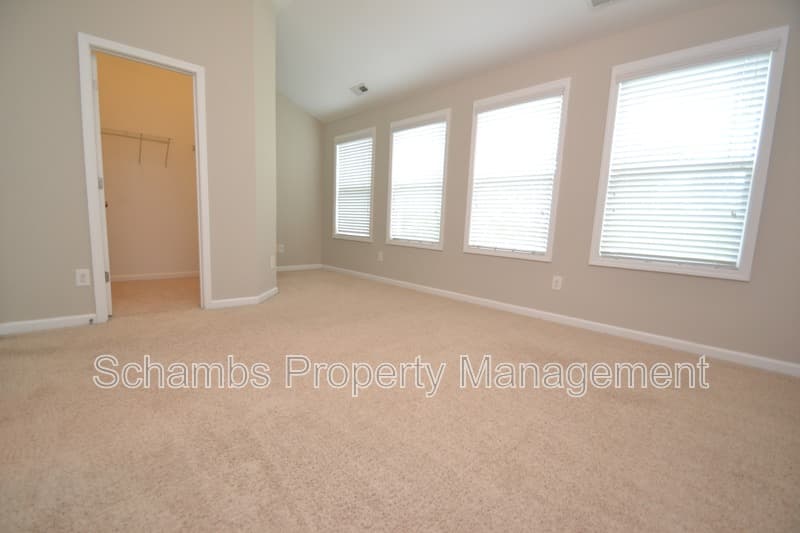 Durham House: 208 Irving Way
