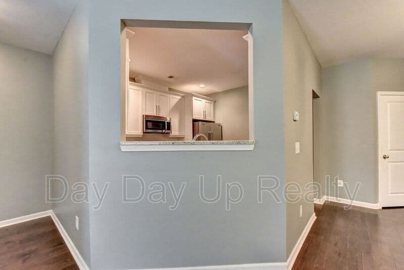 Suwanee House: 5605 Bright Cross Way