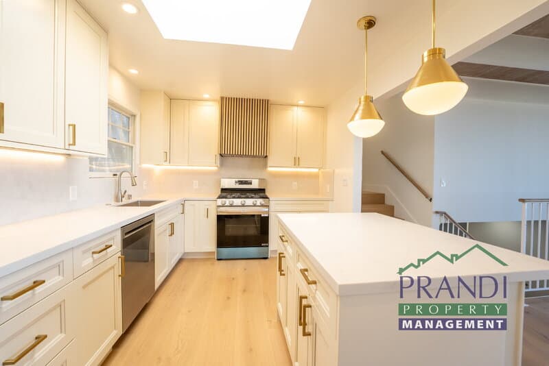 San Anselmo House: 645 Fawn Dr
