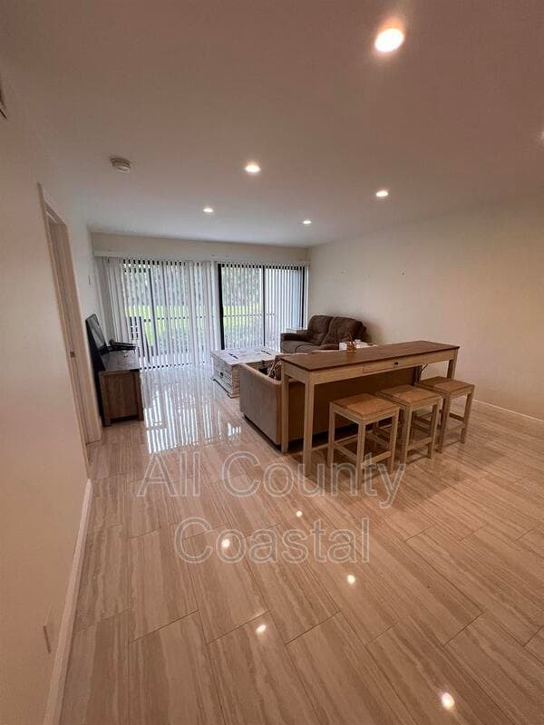 West Palm Beach Condo: 2500 Presidential Way Apt 103,