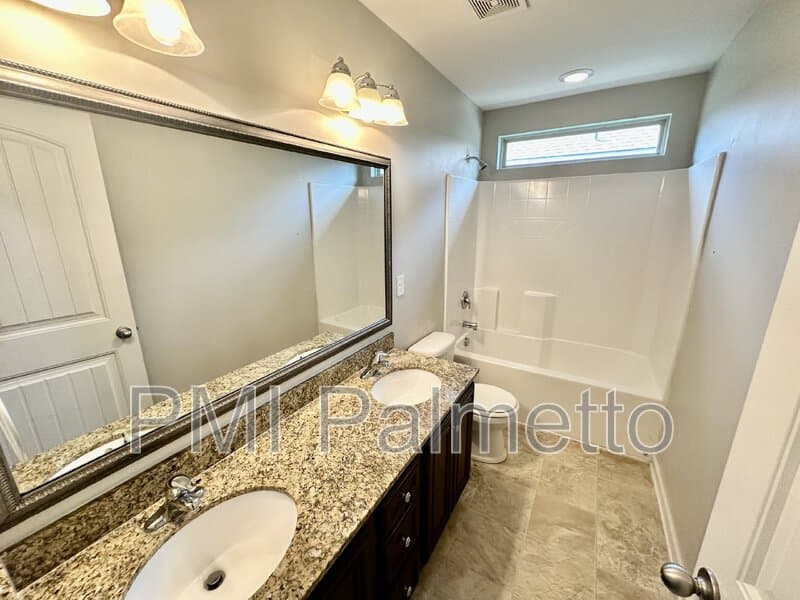 Elgin House: 423 Easy Goer Ct