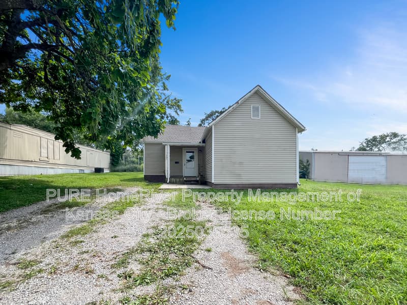 Higginsville House: 303 W 22nd St