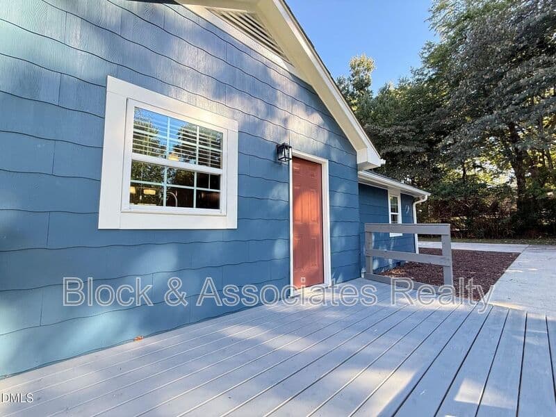 Raleigh House: 5215 Vann Street
