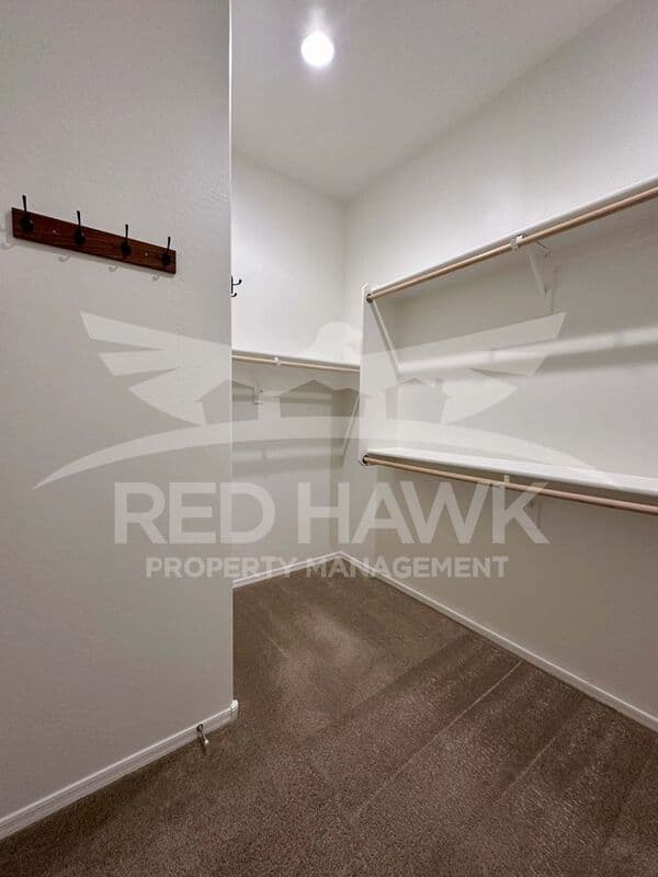 Gilbert House: 991 E Holland Park Dr