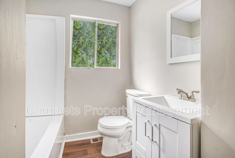 Birmingham House: 3613 Maple Avenue Southwest