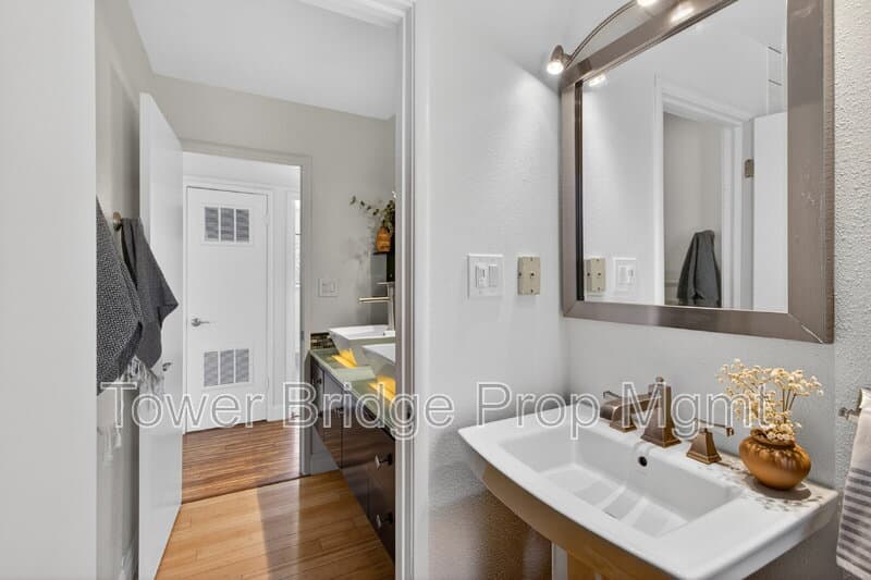 Fair Oaks House: 3937 Orangewood Dr