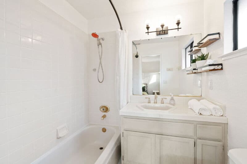 Carmichael House: 2122 Gunn Road