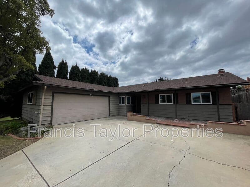 San Marcos House: 1445 Glen Avon Drive
