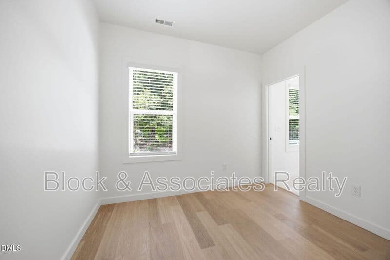 Raleigh House: 2815-101 Wilcox Place