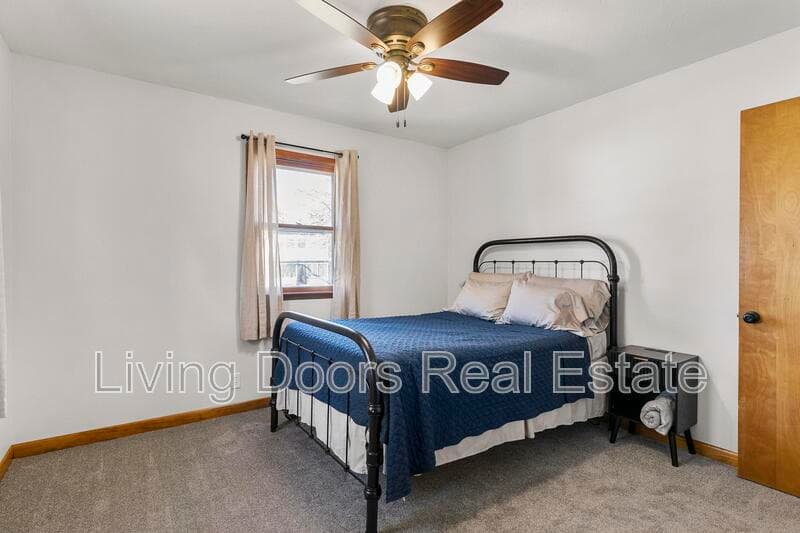 Lincoln House: 6935 Colby St