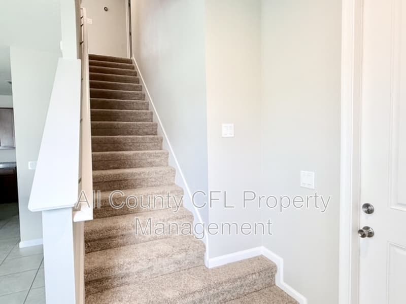 Saint Cloud House: 63 Berlin Ave