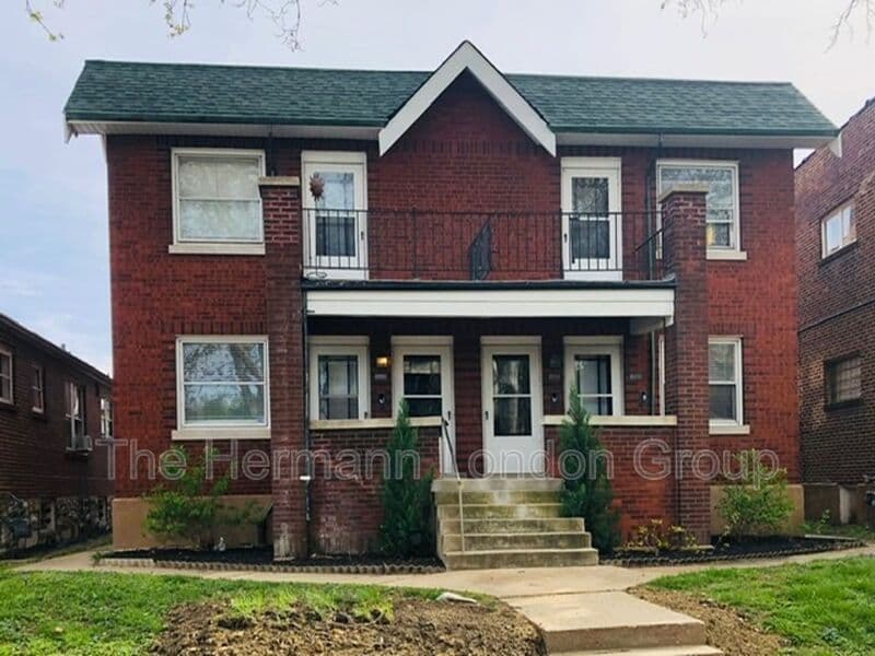 Saint Louis Condo: 4936-4938 Potomac