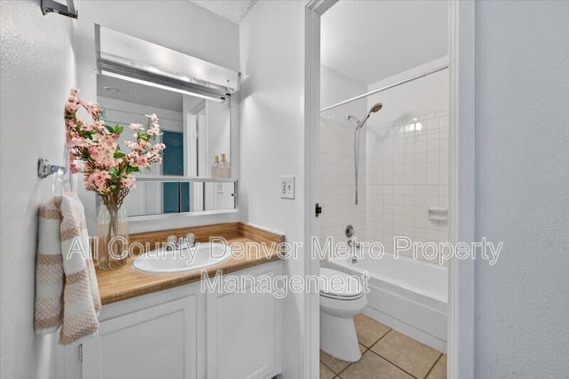 Golden Condo: 1400 Golden Circle