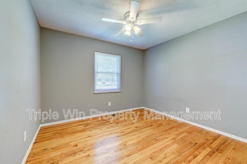 Florissant House: 2250 Spoonwood Ln