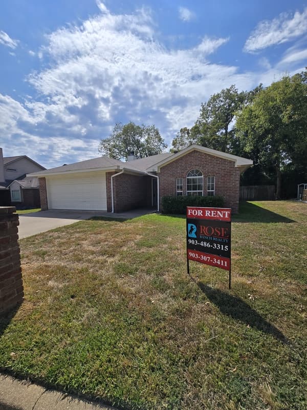 Whitehouse House: 804 Hummingbird Lane