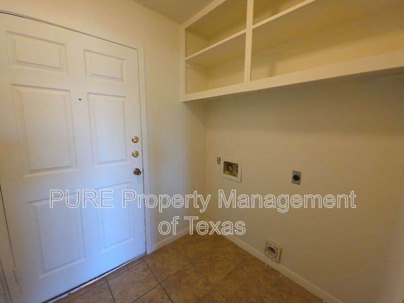Elgin House: 304 McClendon Dr