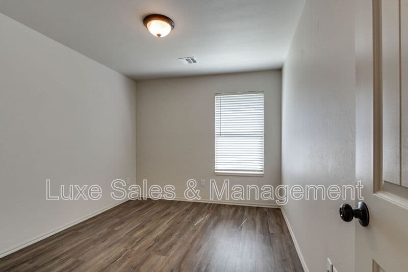 Edmond House: 437 Chalk Hill Ct