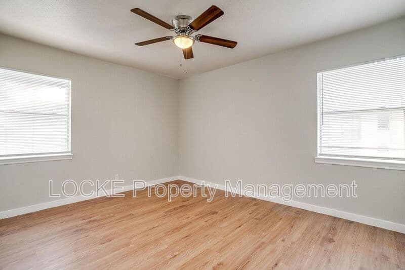 Fort Worth House: 3417 S University Dr