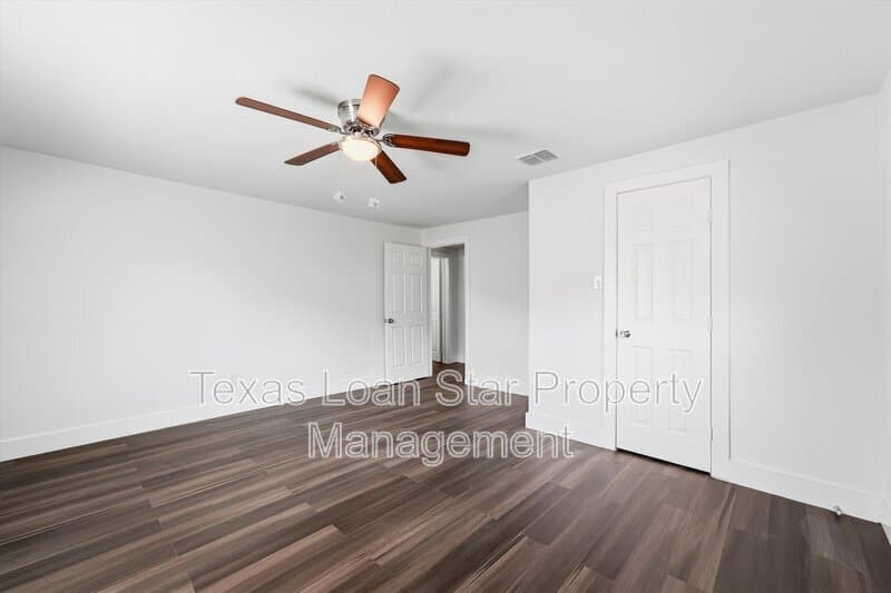 Houston House: 2281 Des Jardines St