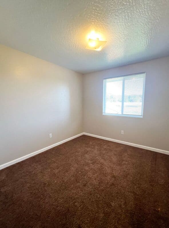 Springfield Townhome: 782 North Cloverleaf Loop