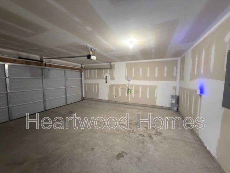 Elgin House: 406 Eclipse Lane
