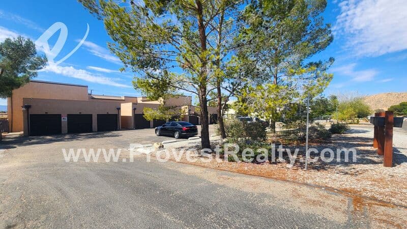 Apple Valley House: 17979 Quantico Rd