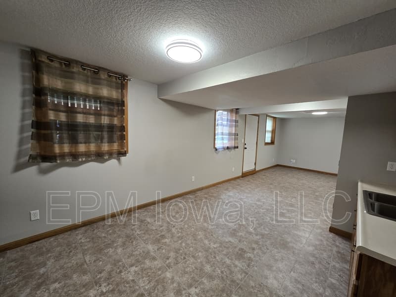 Cedar Falls House: 4710 Donald Drive