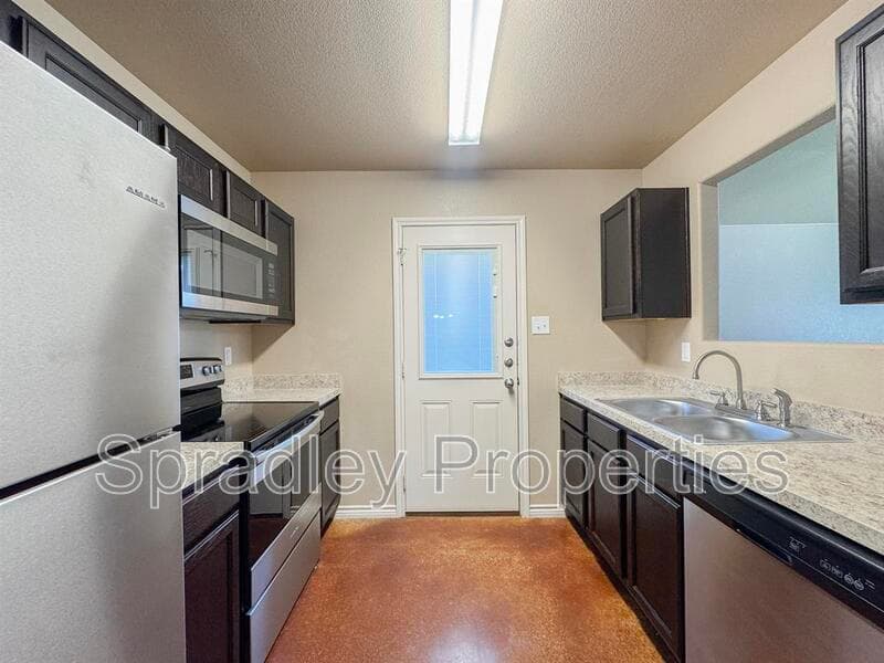 Belton Condo: 1576 Brady Way