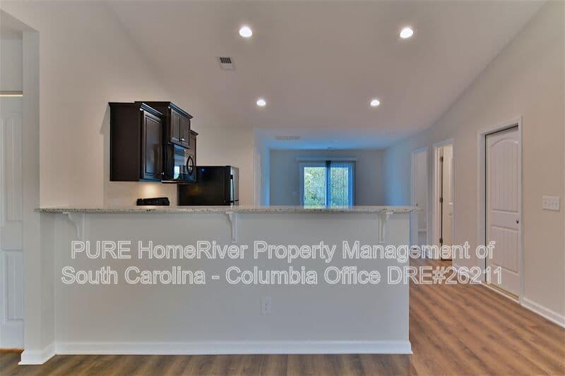 Columbia House: 416 Pitchling Dr