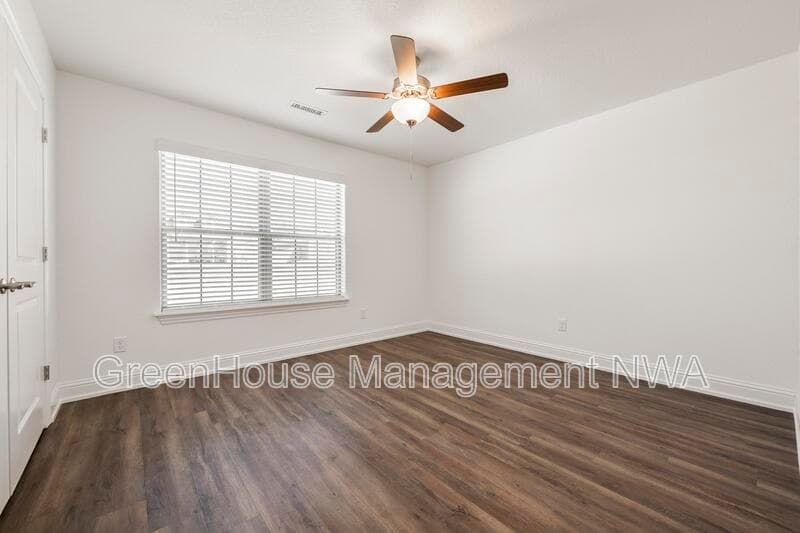Siloam Springs House: 710 W Jillian Street