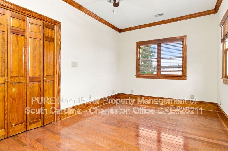 Charleston House: 224 President St