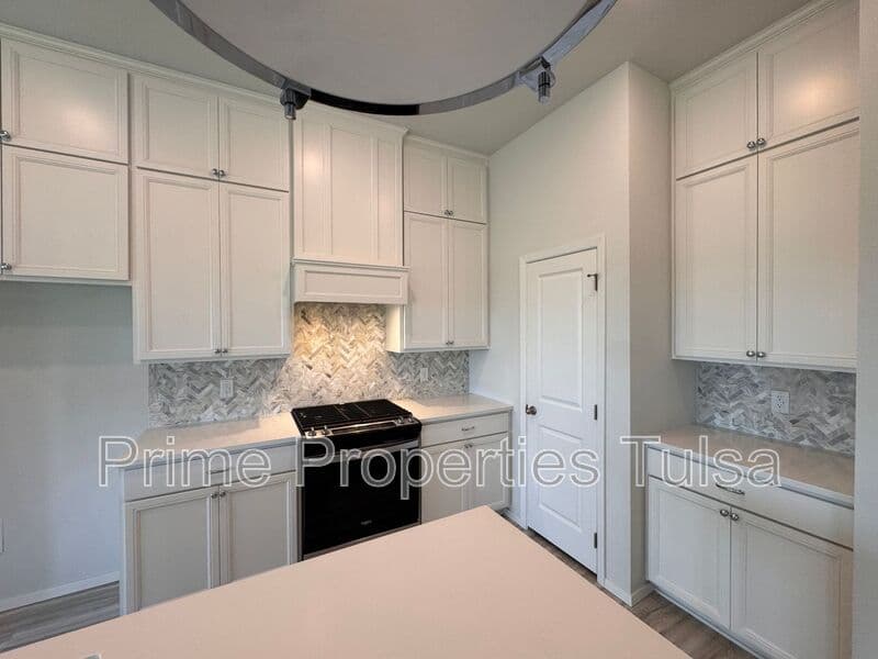 Bixby House: 3401 E. 153rd St. S.