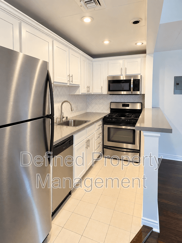 Los Angeles (Miracle Mile) Condo: 649 S. Burnside Ave.