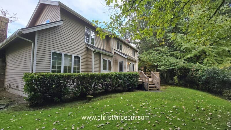 Redmond House: 16323 NE 50th Way