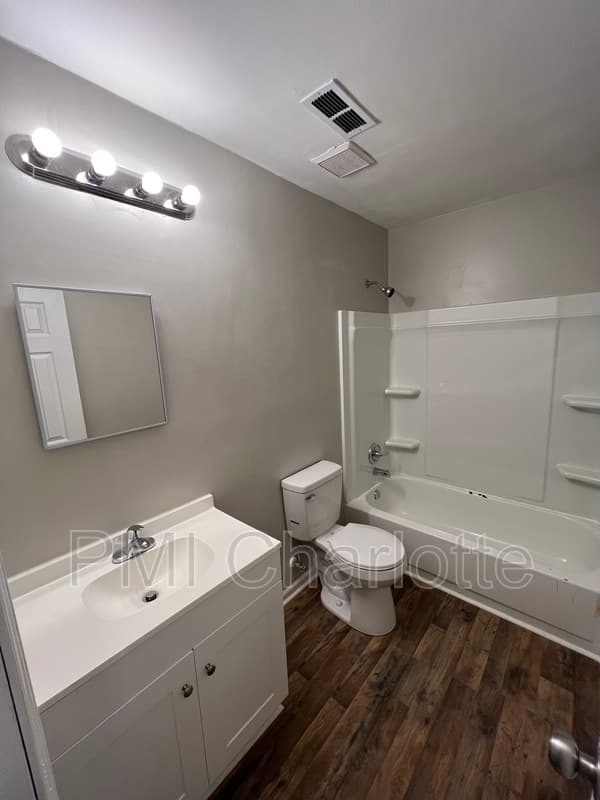 Charlotte House: 9007 Vicksburg Rd