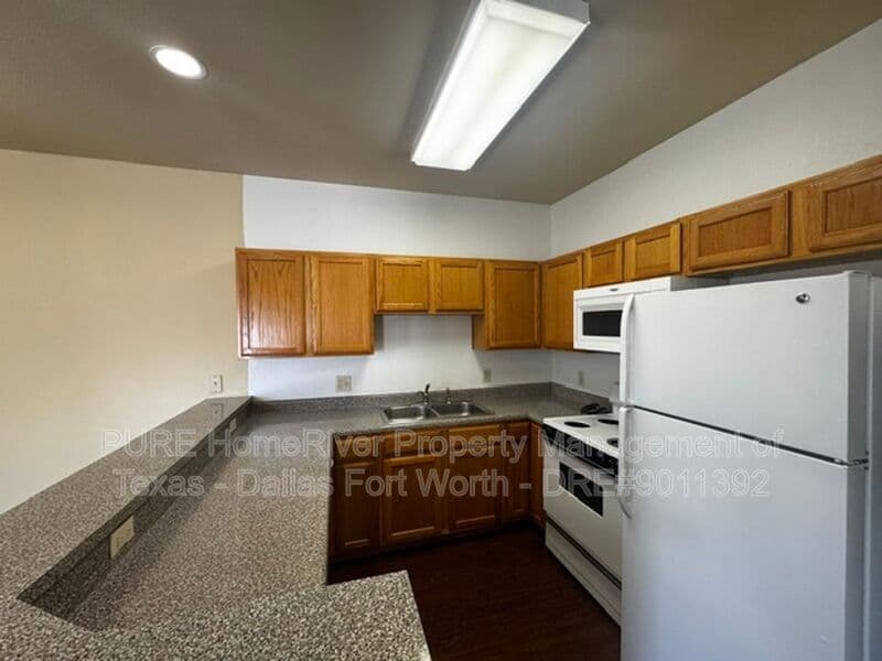 Grapevine Condo: 400 Glade Road