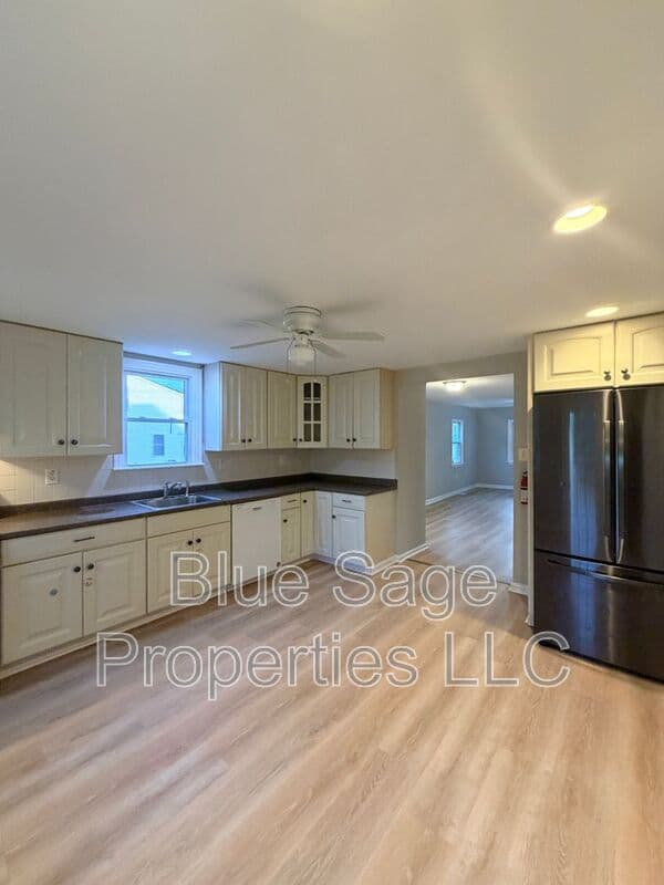 Collingdale House: 424 Pershing Ave