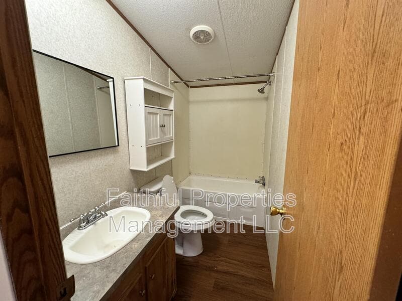 Tyler House: 10323 CR 2301
