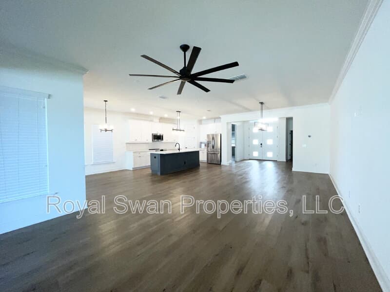 Lakeland House: 929 Clearview Avenue