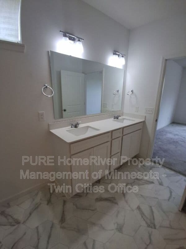 Woodbury House: 4739 Schilling Ct