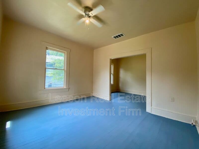 Shreveport House: 2540 Dupont St.