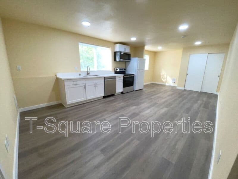 Seattle House: 7041 S 116th PL