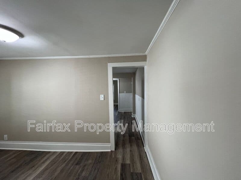 Durham House: 2616 S Roxboro St