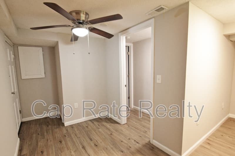 Columbus House: 1226 Parkview Dr