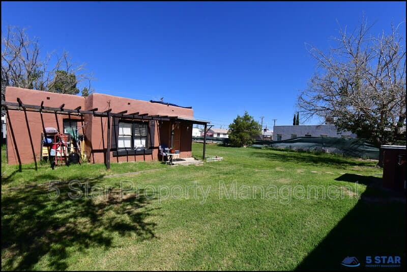 El Paso House: 7817 West Dr