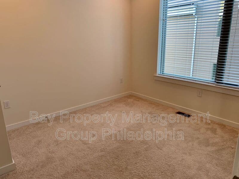 Philadelphia House: 2108 Kensington Walk