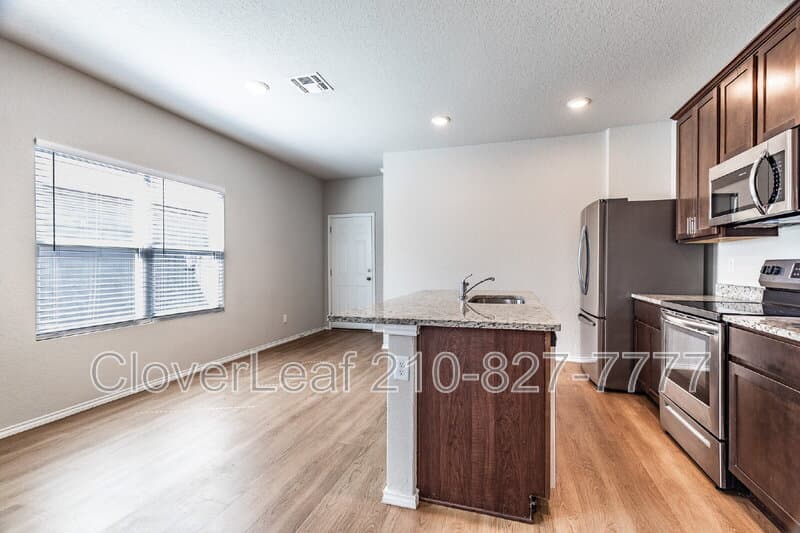 Elmendorf House: 14635 Hackamore Way