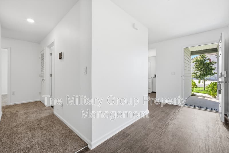 Jacksonville House: 15729 Equine Gait Dr