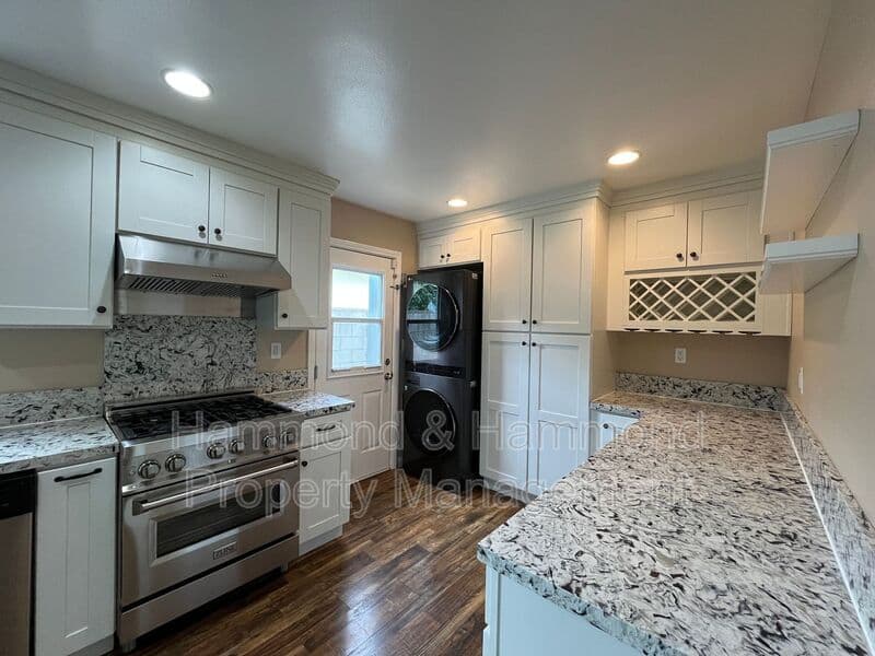 Granada Hills House: 16750 Index St.