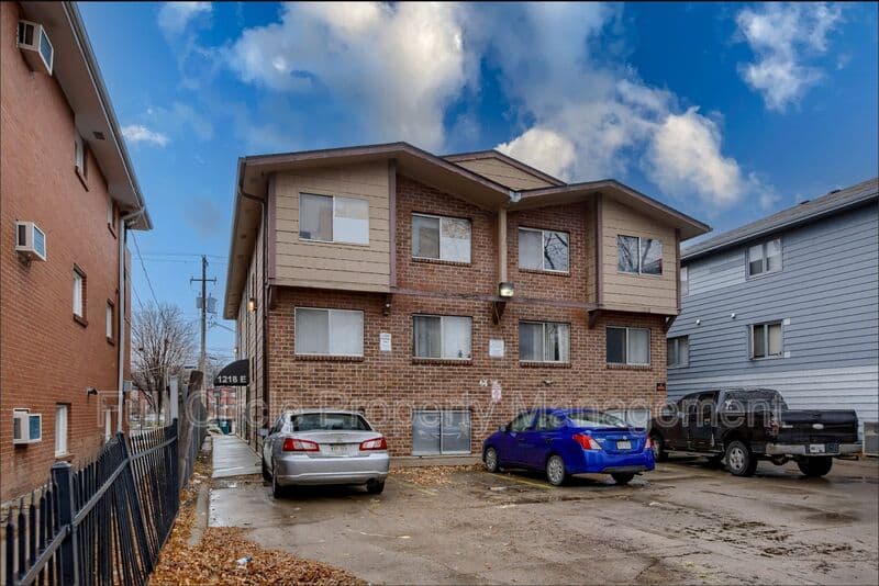Lincoln House: 1218 E St